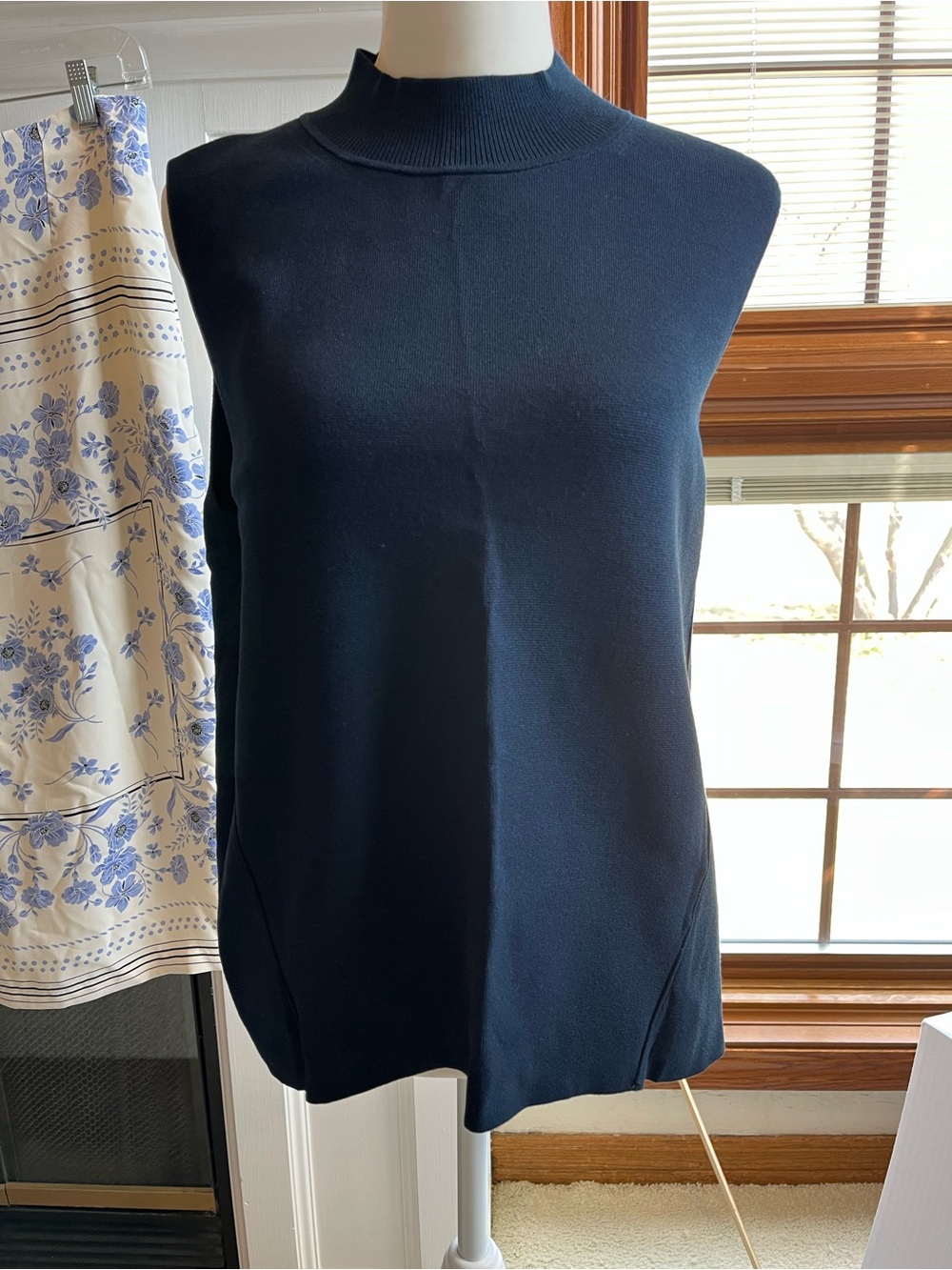 Banana Republic Navy Sleeveless Mock Neck Top in Dark Indigo Navy